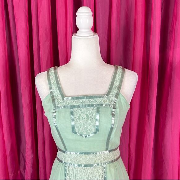 Vintage Green Lace Maxi Dress - Picture 3 of 13